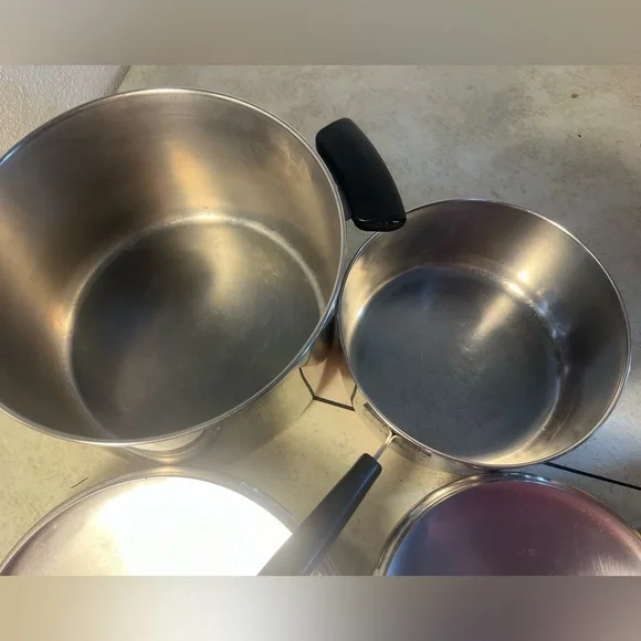 Revere Ware 6 Qt Copper 2 Quart w/ Lids - Picture 3 of 7